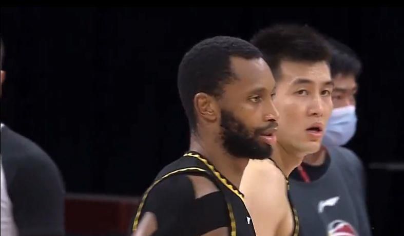 现在我们排在联赛的第二位，我们的战绩其实还不错，但媒体总是刻意去制造一些话题，有时我真的很同情他们，因为他们必须要去编造这些故事。